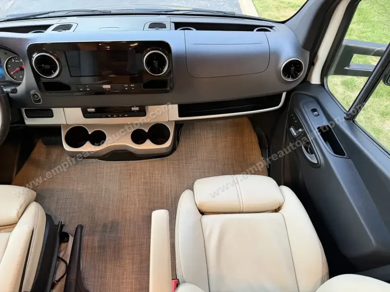 2021 Thor Motor Coach Tiburon 24TT photo 50