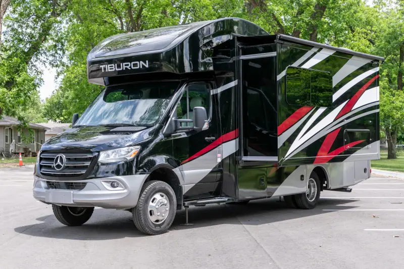 2023 Thor Motor Coach Tiburon 24FB photo 11
