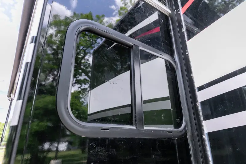 2023 Thor Motor Coach Tiburon 24FB photo 35
