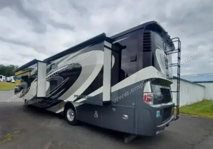 2016 Tiffin Phaeton 40 QKH photo 7