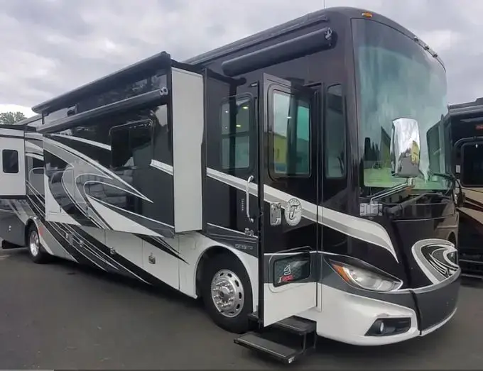2016 Tiffin Phaeton 40 QKH photo 25