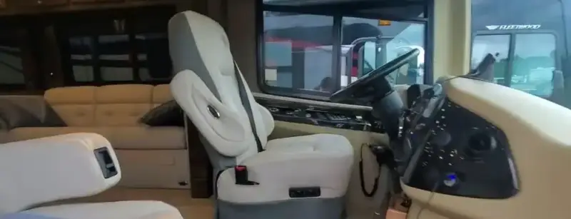 2016 Tiffin Phaeton 40 QKH photo 18