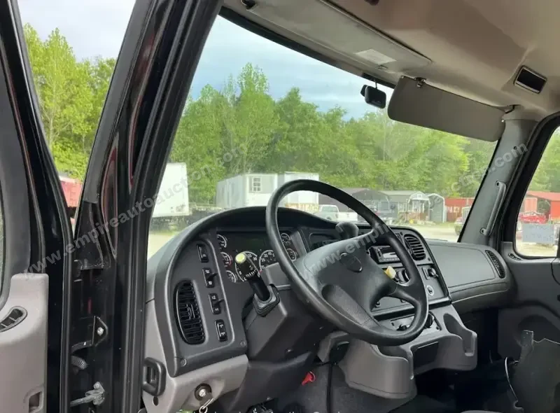 2022 Freightliner M2 photo 4
