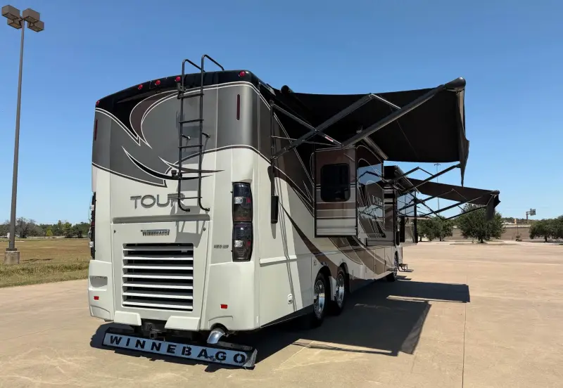 2016 Winnebago Tour 42QD photo 12