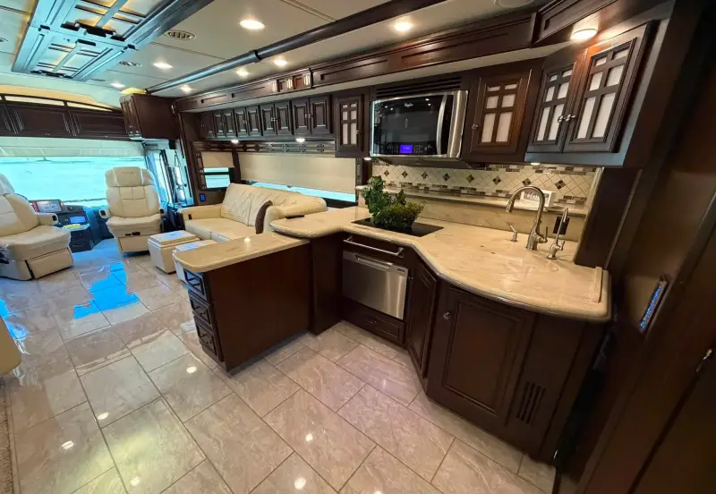 2016 Winnebago Tour 42QD photo 22