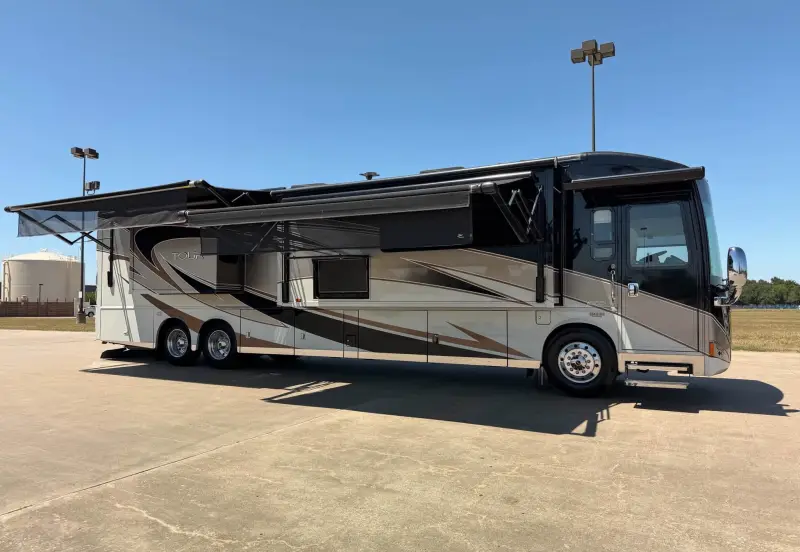 2016 Winnebago Tour 42QD photo 9