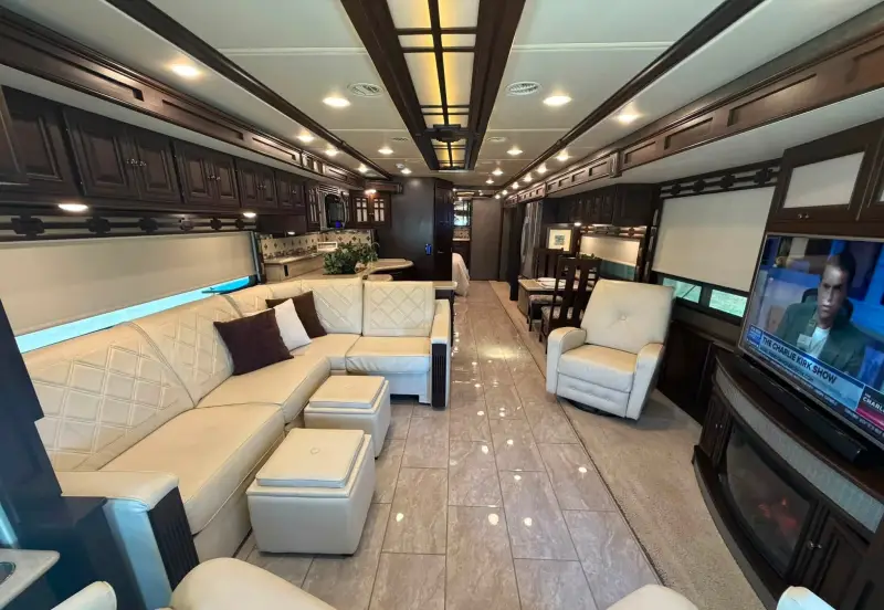 2016 Winnebago Tour 42QD photo 51