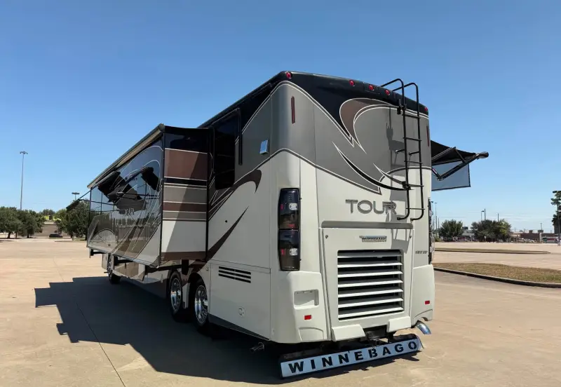 2016 Winnebago Tour 42QD photo 13
