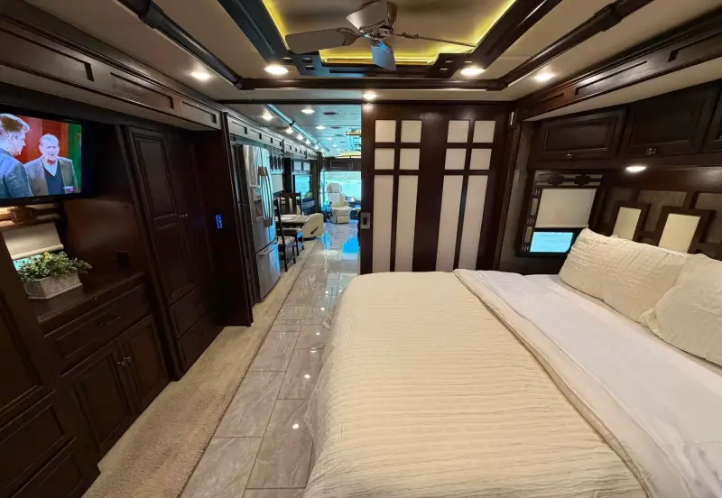 2016 Winnebago Tour 42QD photo 42