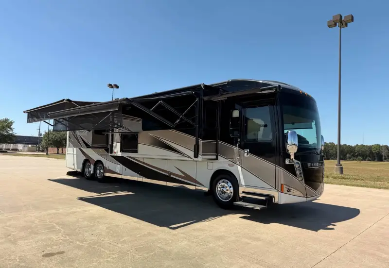 2016 Winnebago Tour 42QD photo 6