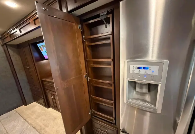 2016 Winnebago Tour 42QD photo 32