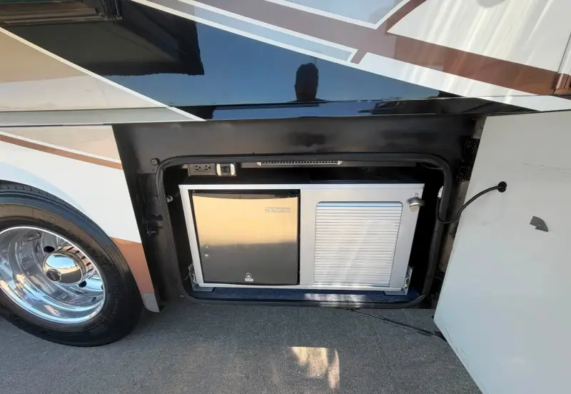 2016 Winnebago Tour 42QD photo 57