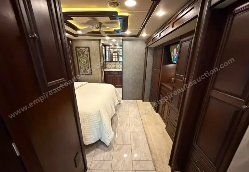2016 Winnebago Tour 42QD photo 35