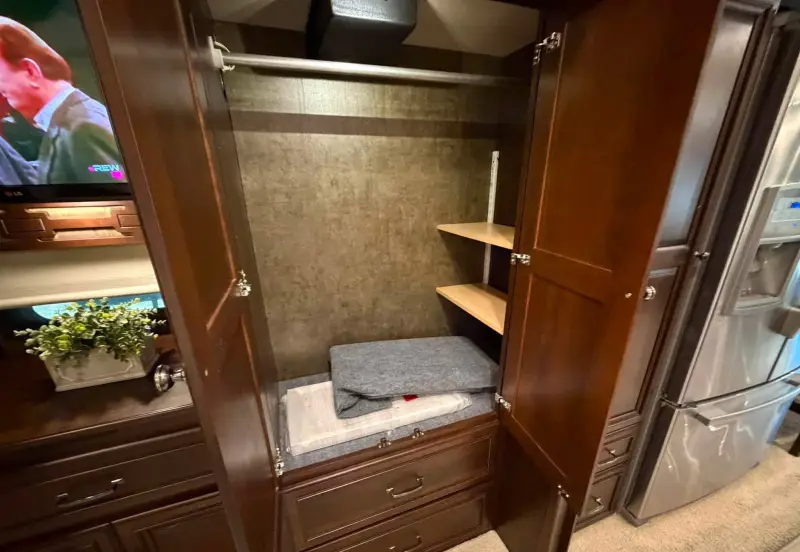 2016 Winnebago Tour 42QD photo 41