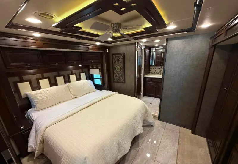 2016 Winnebago Tour 42QD photo 38