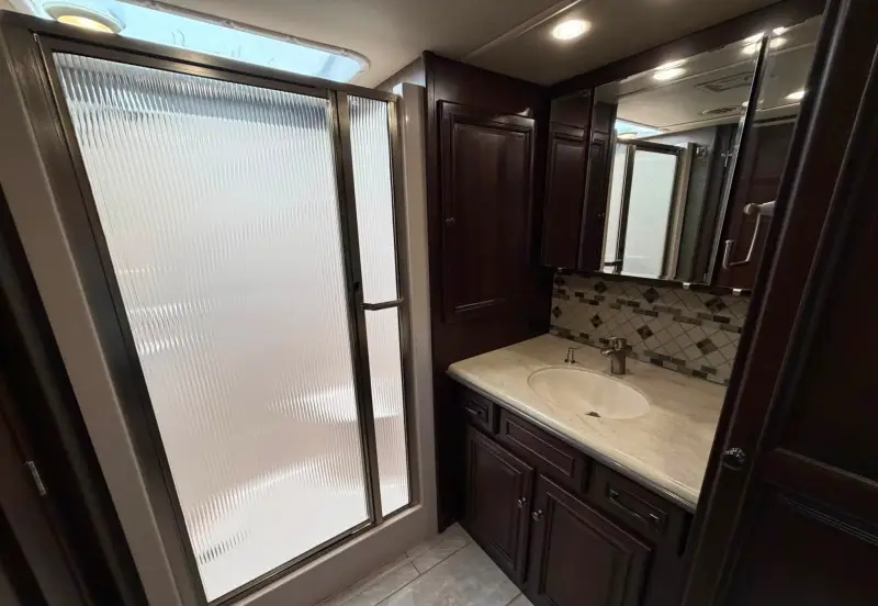 2016 Winnebago Tour 42QD photo 46