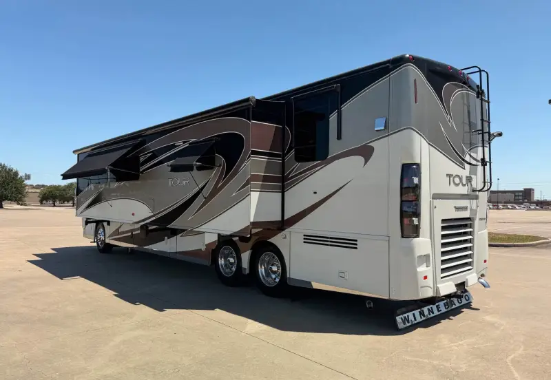 2016 Winnebago Tour 42QD photo 14