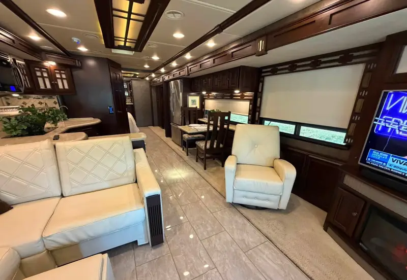 2016 Winnebago Tour 42QD photo 27