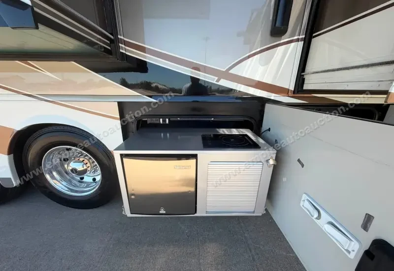 2016 Winnebago Tour 42QD photo 58