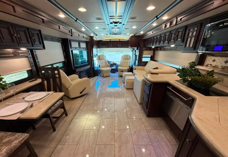 2016 Winnebago Tour 42QD photo 20