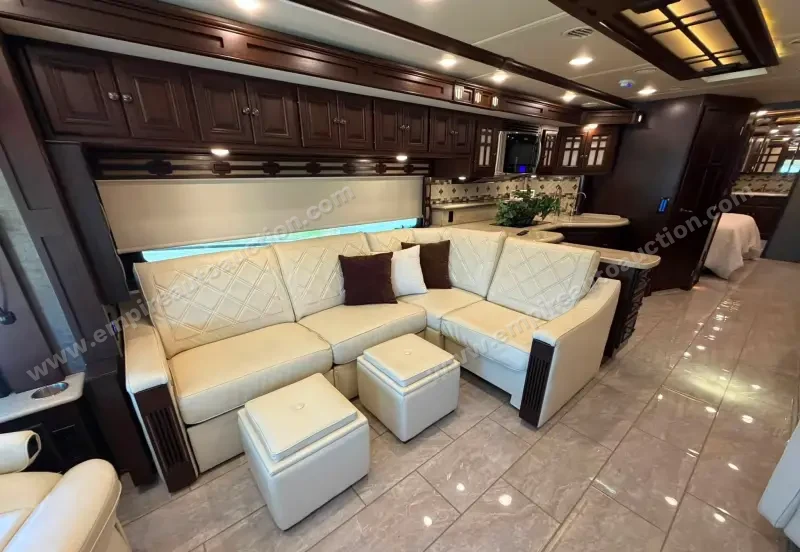 2016 Winnebago Tour 42QD photo 25