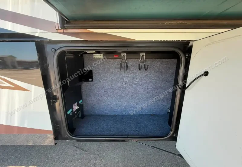 2016 Winnebago Tour 42QD photo 56