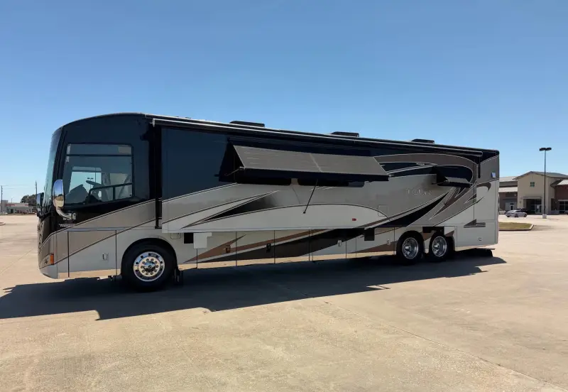 2016 Winnebago Tour 42QD photo 17