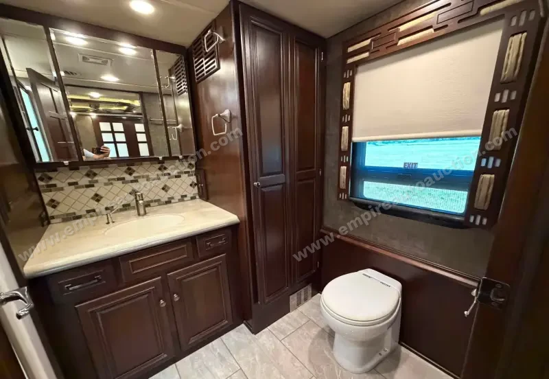 2016 Winnebago Tour 42QD photo 44