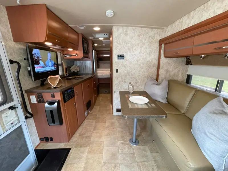 2014 Winnebago View 24g photo 13