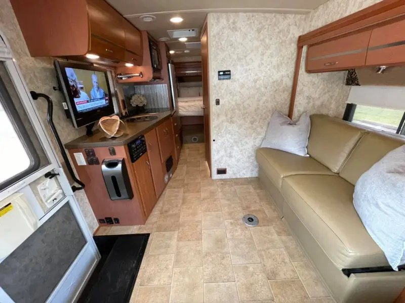 2014 Winnebago View 24g photo 25