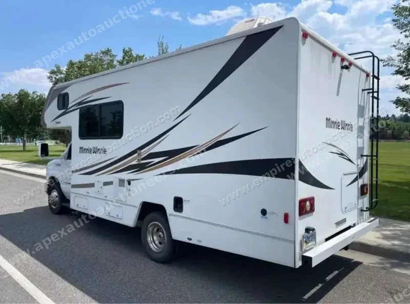 2017 Winnebago Minnie Winnie 22R photo 8