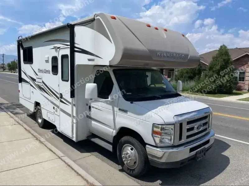 2017 Winnebago Minnie Winnie 22R photo 4