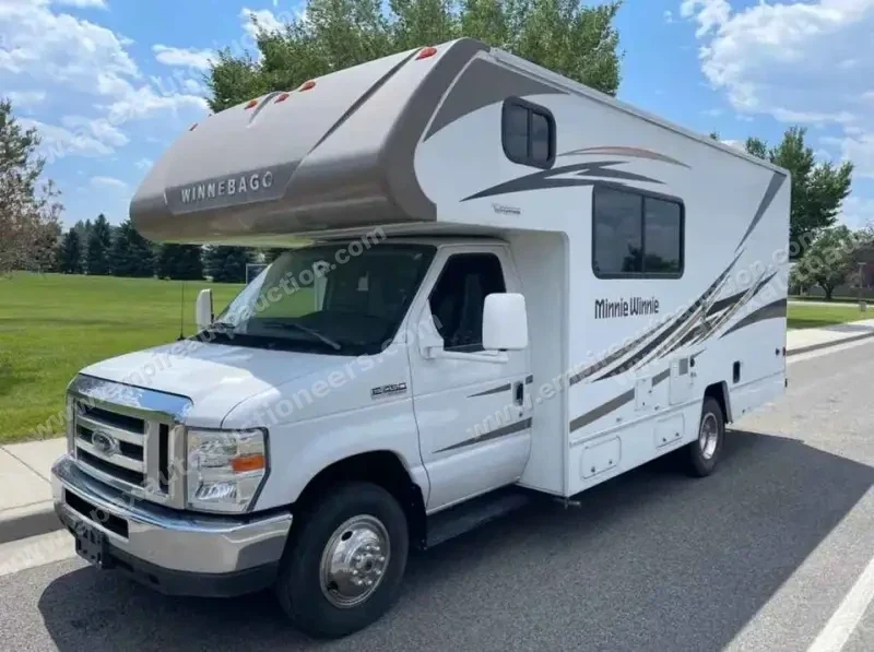 2017 Winnebago Minnie Winnie 22R photo 1