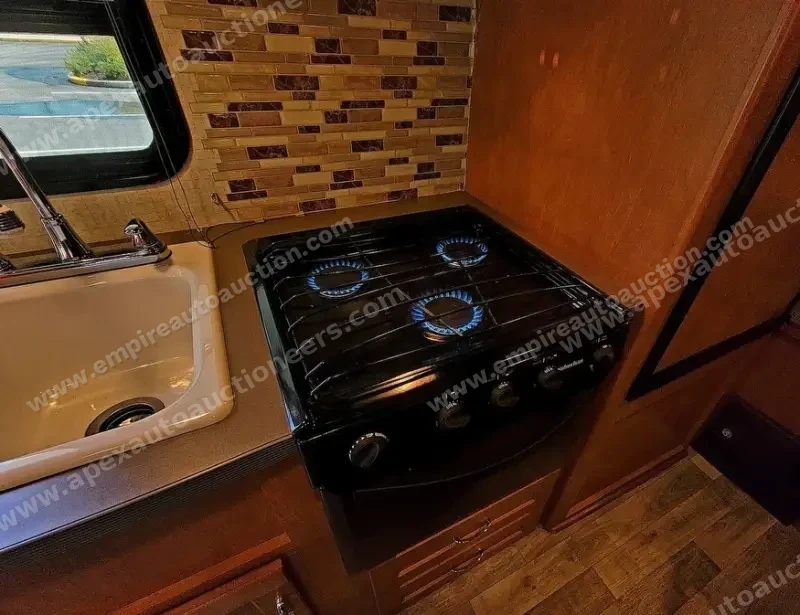 2017 Winnebago Minnie Winnie 22R photo 25