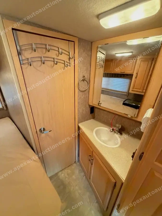 2007 Winnebago Aspect 26A photo 8