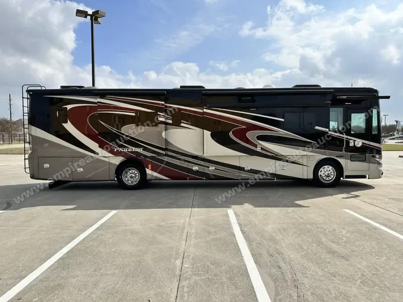 2015 Tiffin Phaeton 40QBH photo 24
