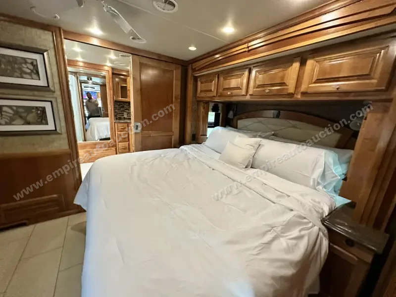 2015 Tiffin Phaeton 40QBH photo 23