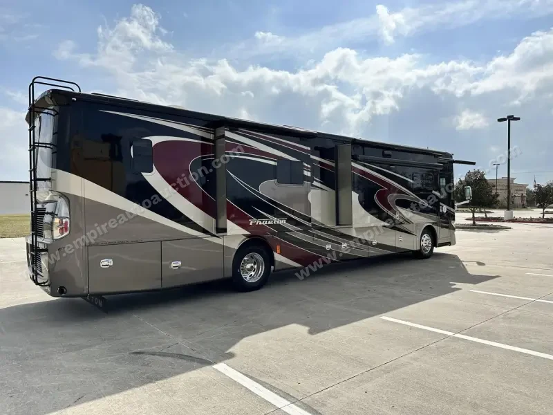 2015 Tiffin Phaeton 40QBH photo 10