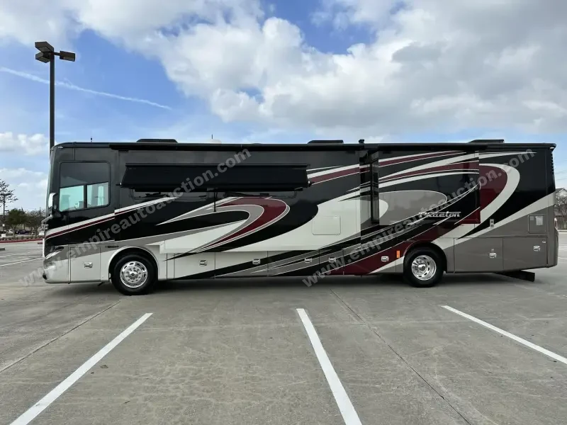 2015 Tiffin Phaeton 40QBH photo 41