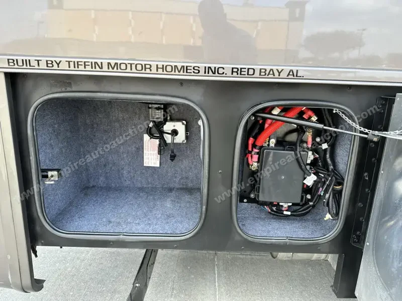 2015 Tiffin Phaeton 40QBH photo 26