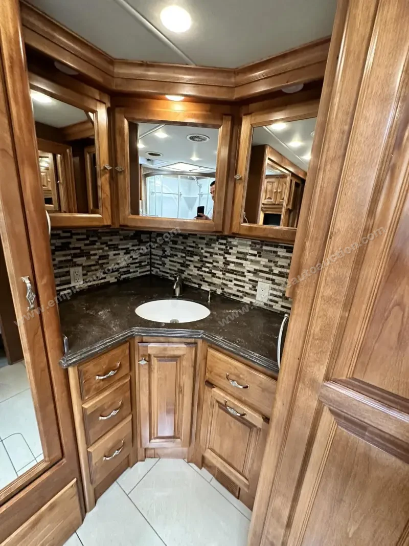 2015 Tiffin Phaeton 40QBH photo 49