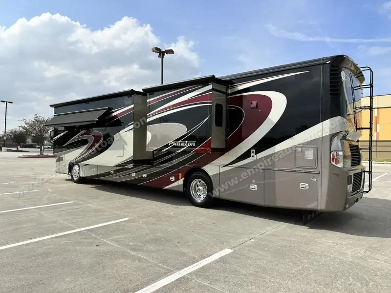 2015 Tiffin Phaeton 40QBH photo 25