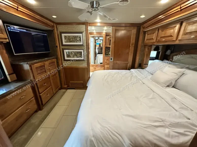 2015 Tiffin Phaeton 40QBH photo 11