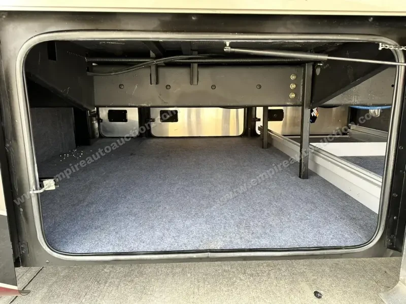2015 Tiffin Phaeton 40QBH photo 22