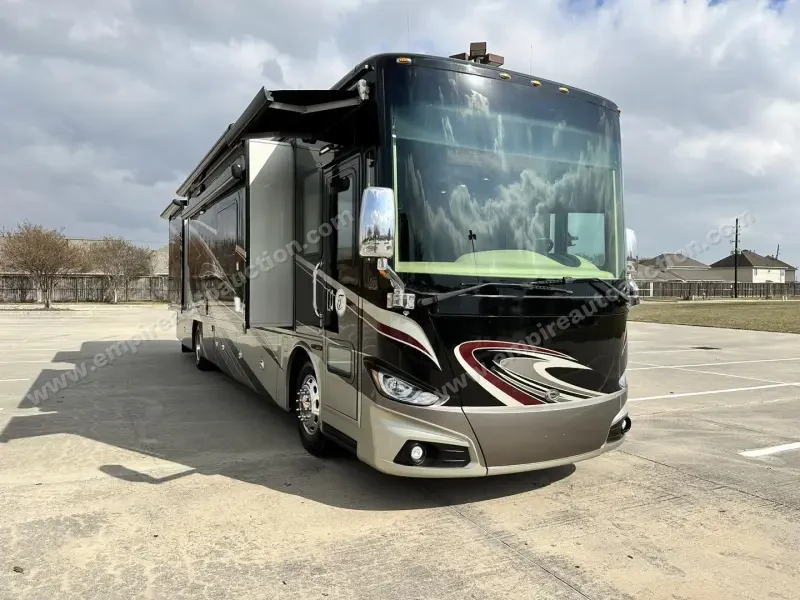 2015 Tiffin Phaeton 40QBH photo 36