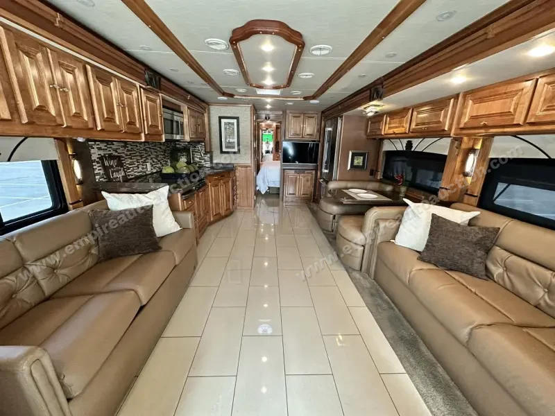 2015 Tiffin Phaeton 40QBH photo 3