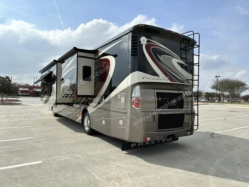 2015 Tiffin Phaeton 40QBH photo 12