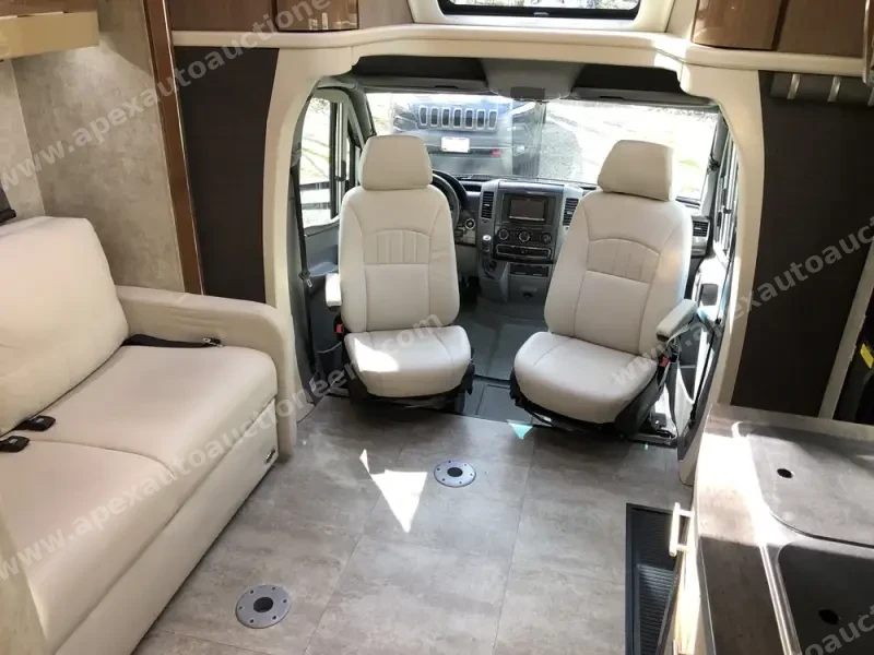 2015 Winnebago View Profile 24V photo 24